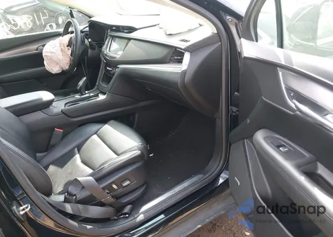 2017 Cadillac Xt5 Luxury z USA, uszkodzony, nr VIN 1GYKNBRS5HZ277786